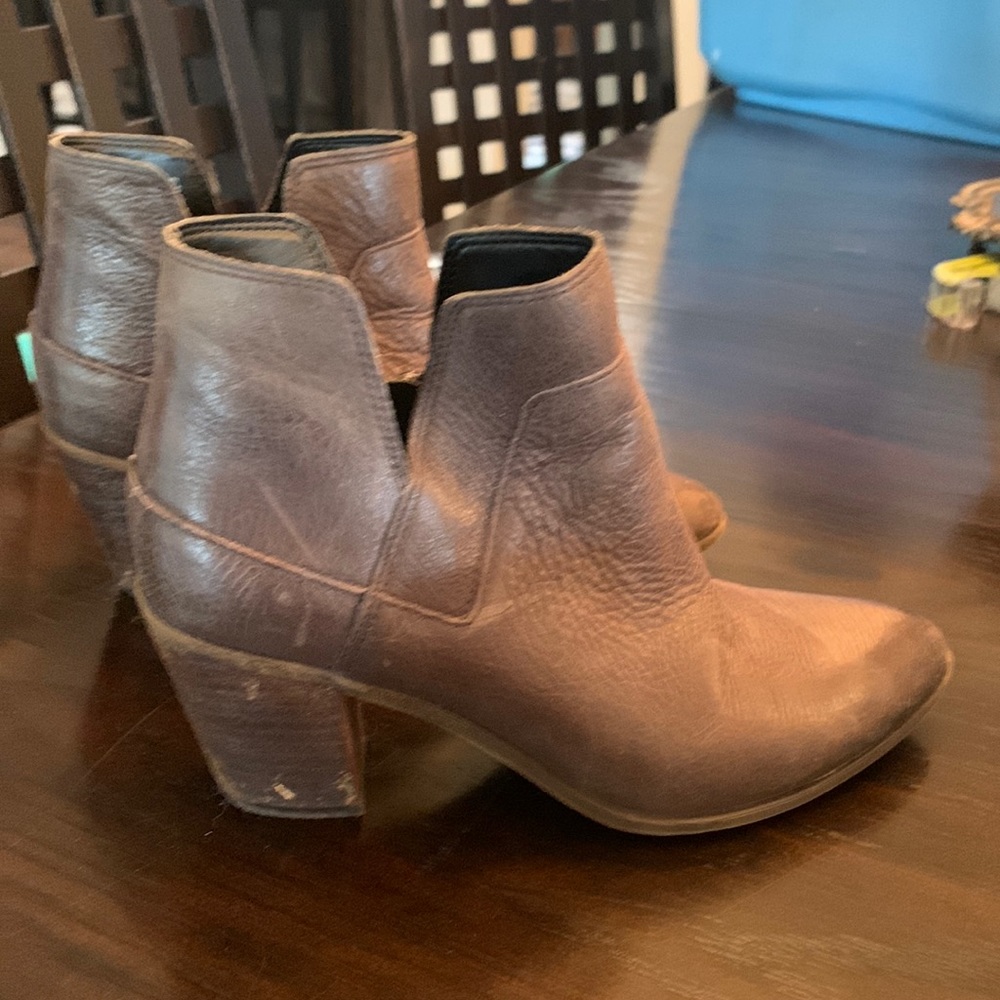 Leather ankle boot